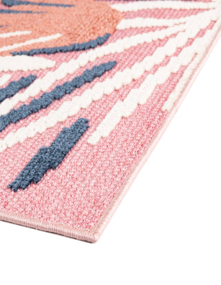 Detail image of  5' x 7' 7  Washable  Indoor / Outdoor Rug