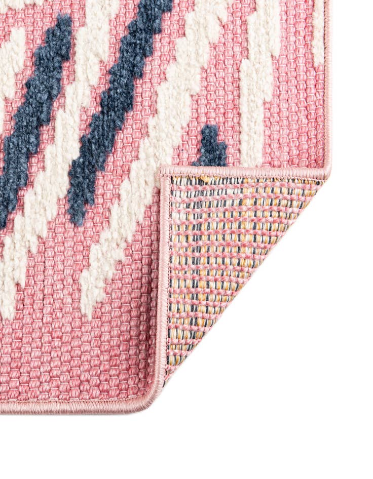 Detail image of  5' x 7' 7  Washable  Indoor / Outdoor Rug