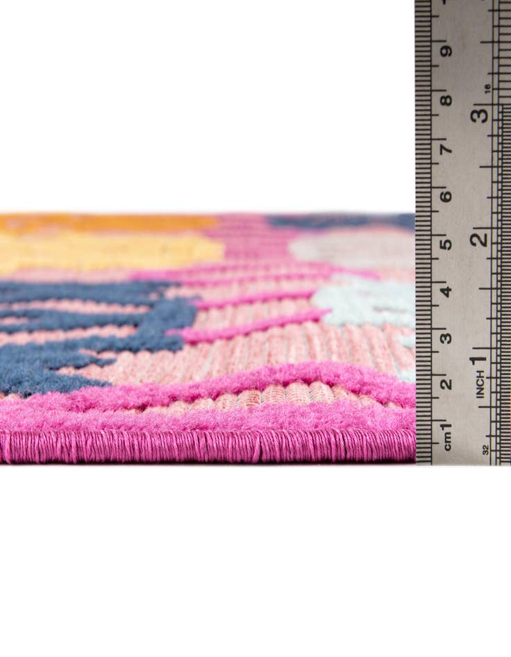 Detail image of  5' x 7' 7  Washable  Indoor / Outdoor Rug
