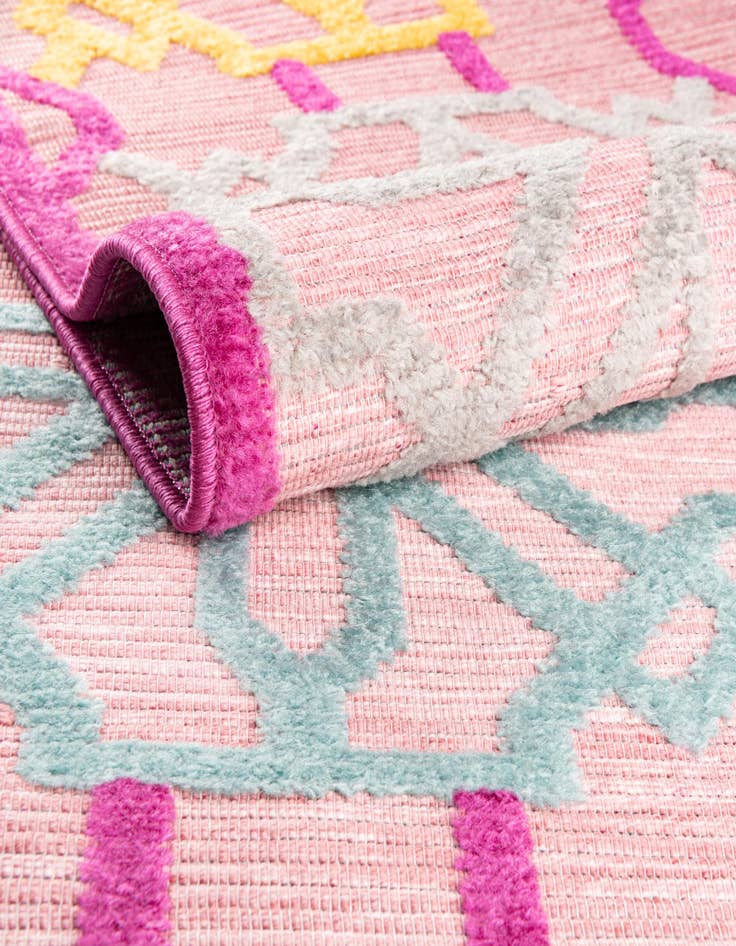 Detail image of  5' x 7' 7  Washable  Indoor / Outdoor Rug