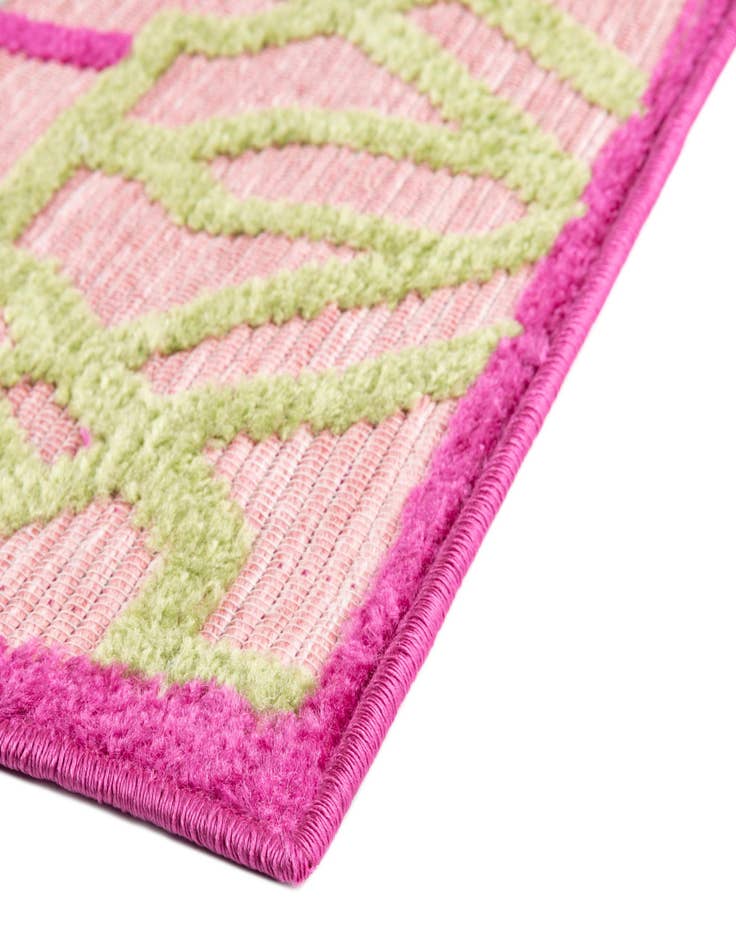 Detail image of  5' x 7' 7  Washable  Indoor / Outdoor Rug