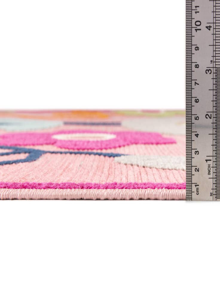 Detail image of  5' 3 x 7' 7  Washable  Indoor / Outdoor Rug