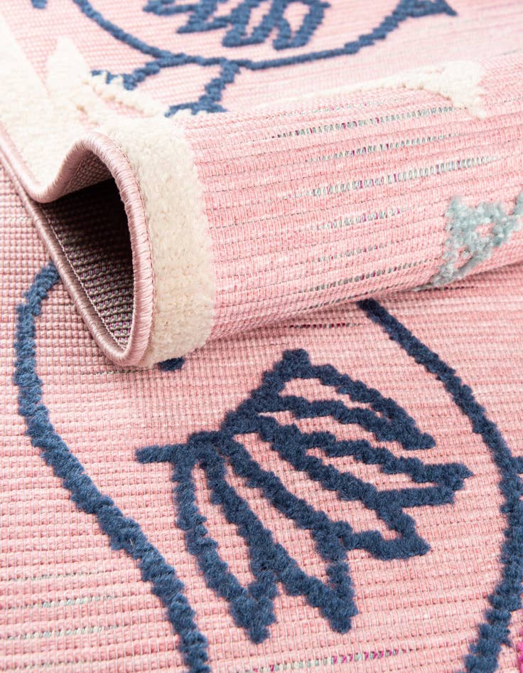 Detail image of  5' 3 x 7' 7  Washable  Indoor / Outdoor Rug