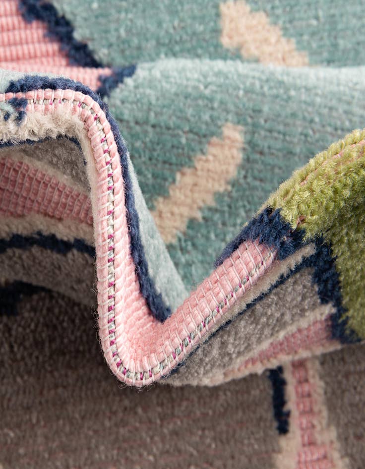 Detail image of  5' 3 x 7' 7  Washable  Indoor / Outdoor Rug