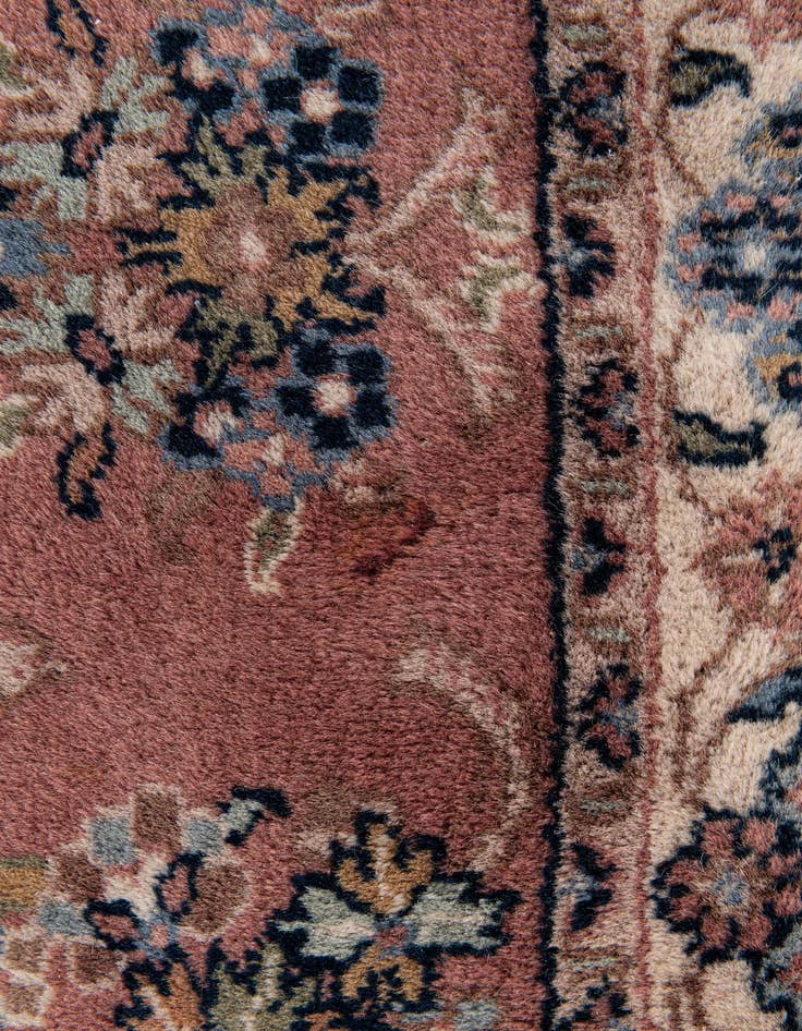 Detail image of  2' 7 x 4' 2  Hand Knotted Sarough Oriental Wool Rug