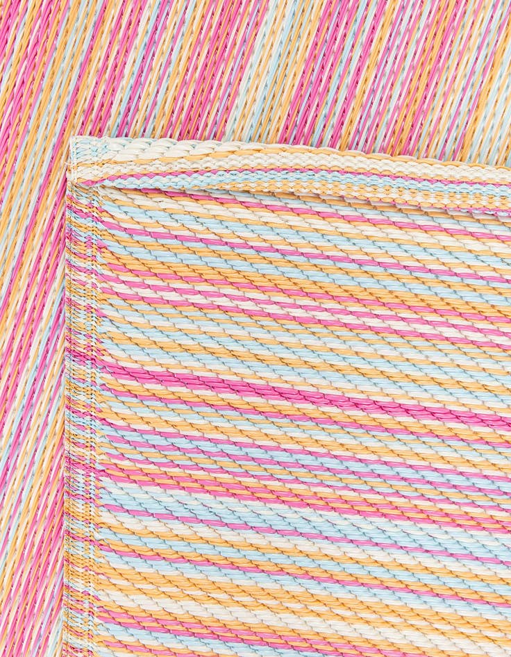 Detail image of  4' x 6'  Washable Vista Breeze Indoor / Outdoor Rug