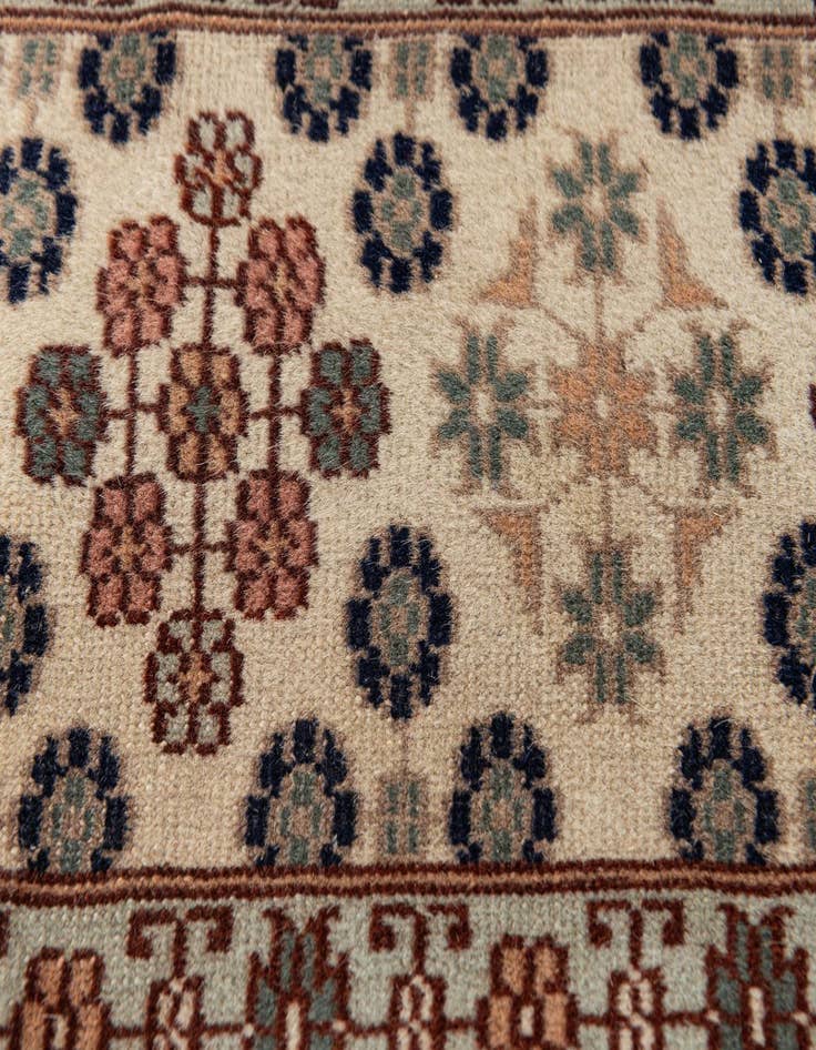 Detail image of  2' 8 x 7' 8  Hand Knotted Lahour Oriental Wool Runner Rug