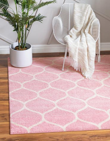  7' x 7' Lattice Frieze Square Rug