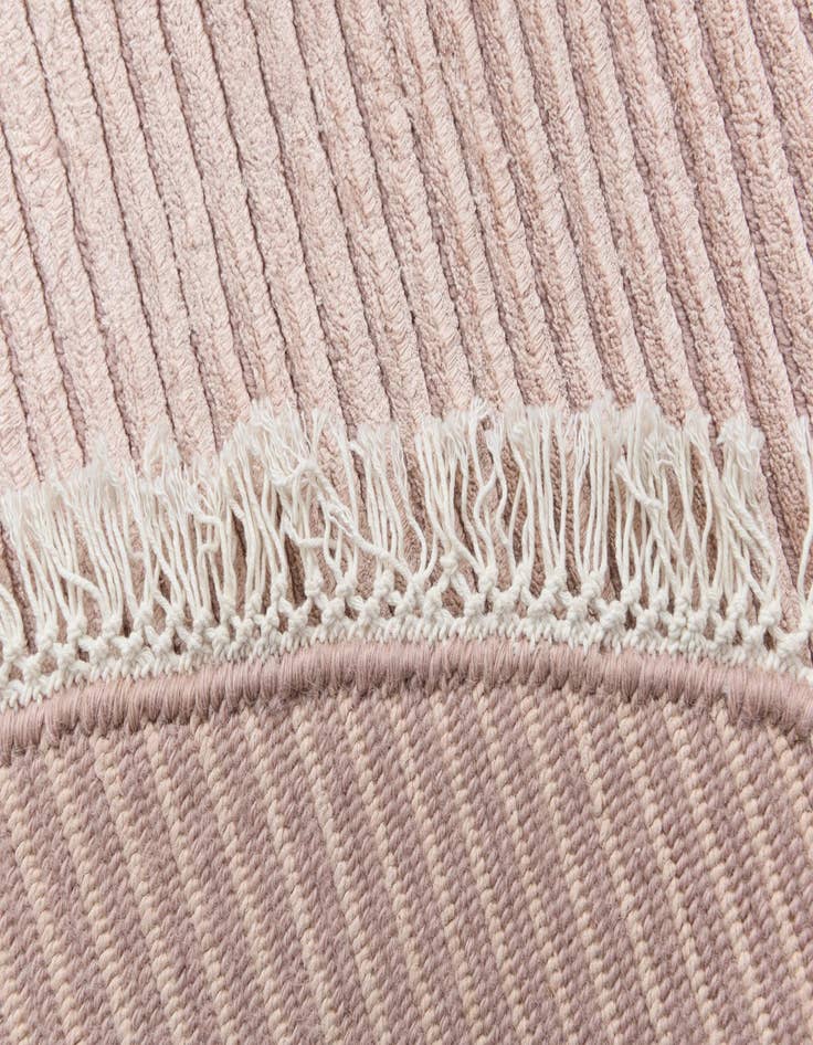 Detail image of  6' 8 x 6' 8  Hand Knotted Darya Wool Round Rug