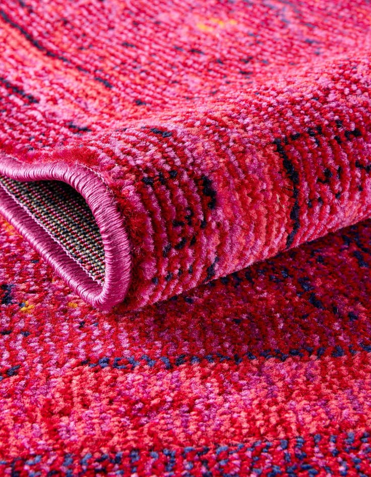 Detail image of  7' x 10'  Washable Fleur Rug