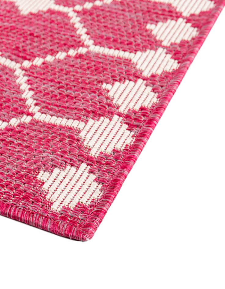 Detail image of  2' x 6'  Washable Lattice Indoor / Outdoor Runner Rug