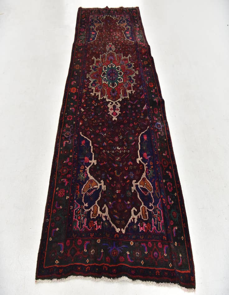 Detail image of 4' 7 x 9' 10 Hand Knotted Sanandaj Persian Wool Runner Rug