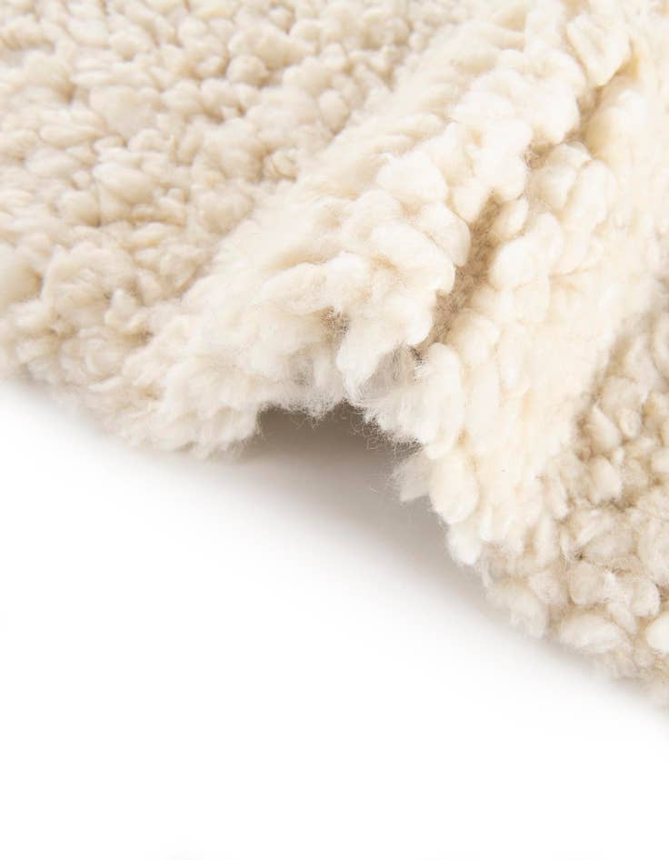 Detail image of  10' x 10'  Hand Woven Haka Deluxe Shag Round Rug