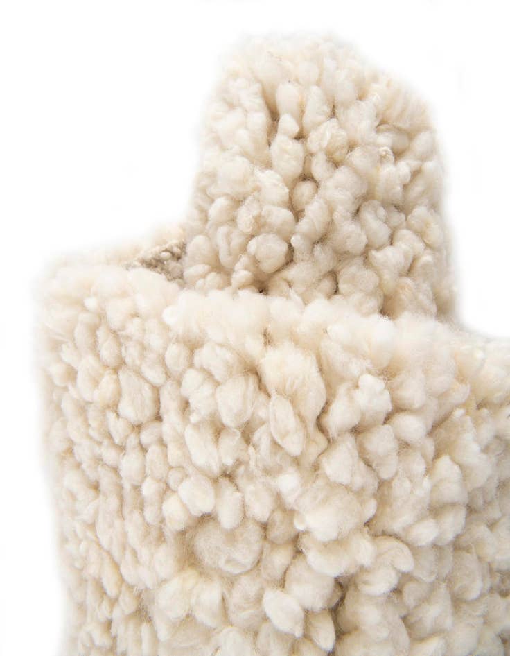 Detail image of  10' x 10'  Hand Woven Haka Deluxe Shag Round Rug