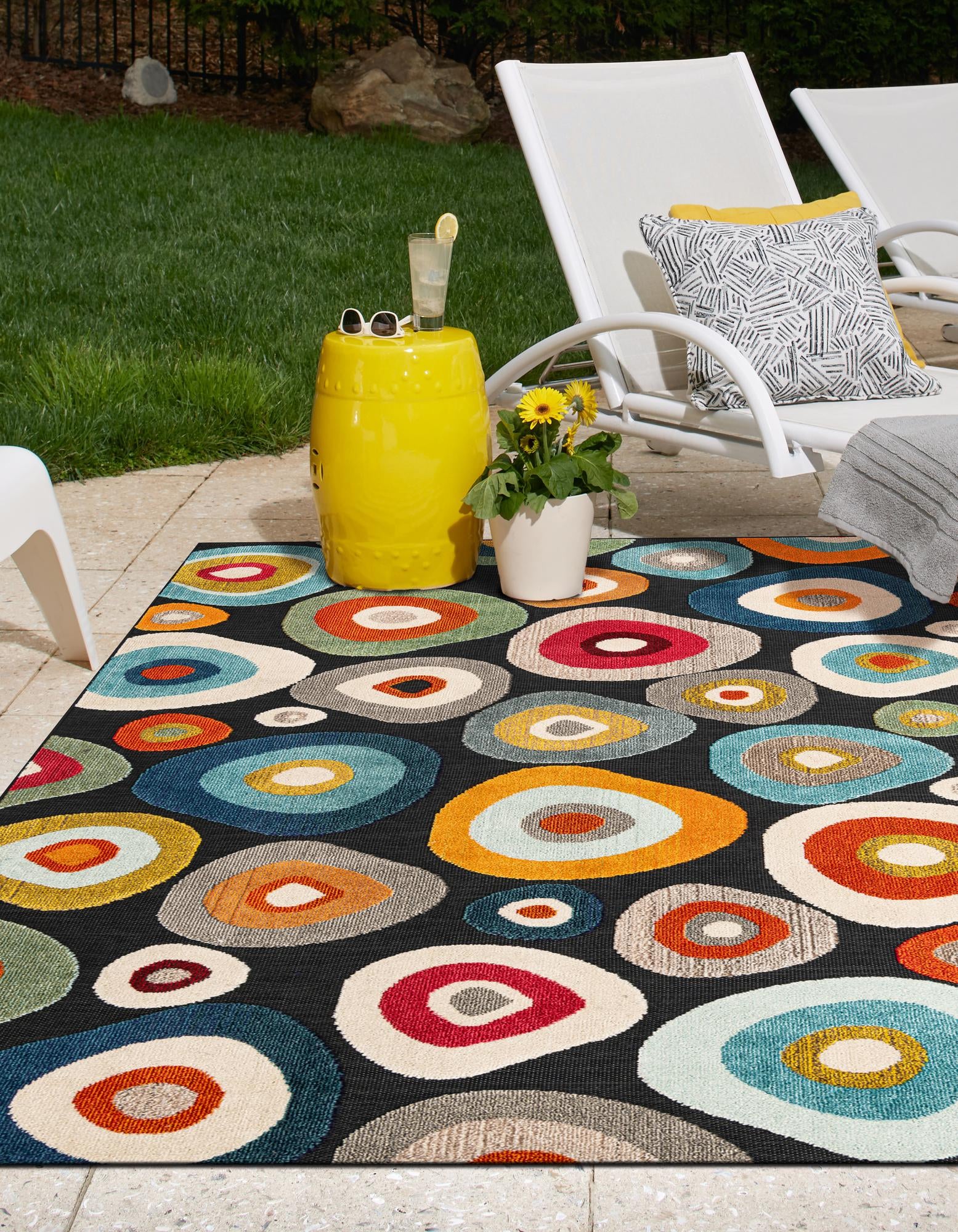 Multicolor Black 5' x 7' Casablanca Indoor / Outdoor Rug | Rugs.com
