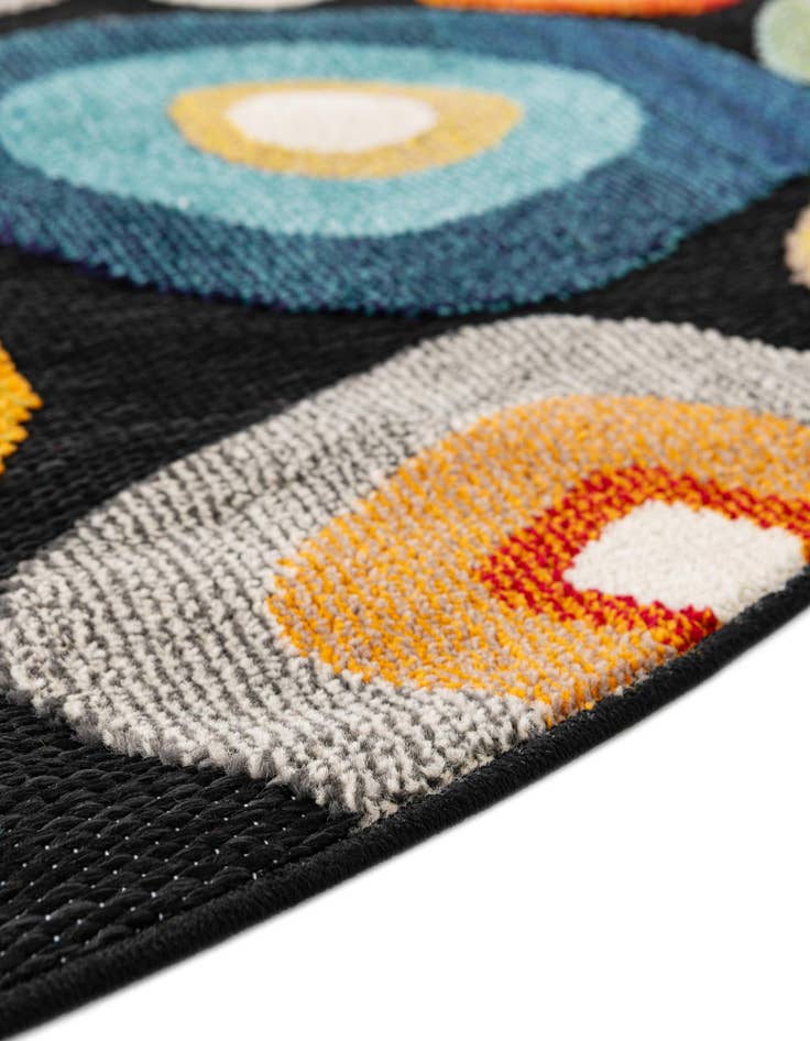 Detail image of  7' 10 x 7' 10  Washable Casablanca Indoor / Outdoor Round Rug