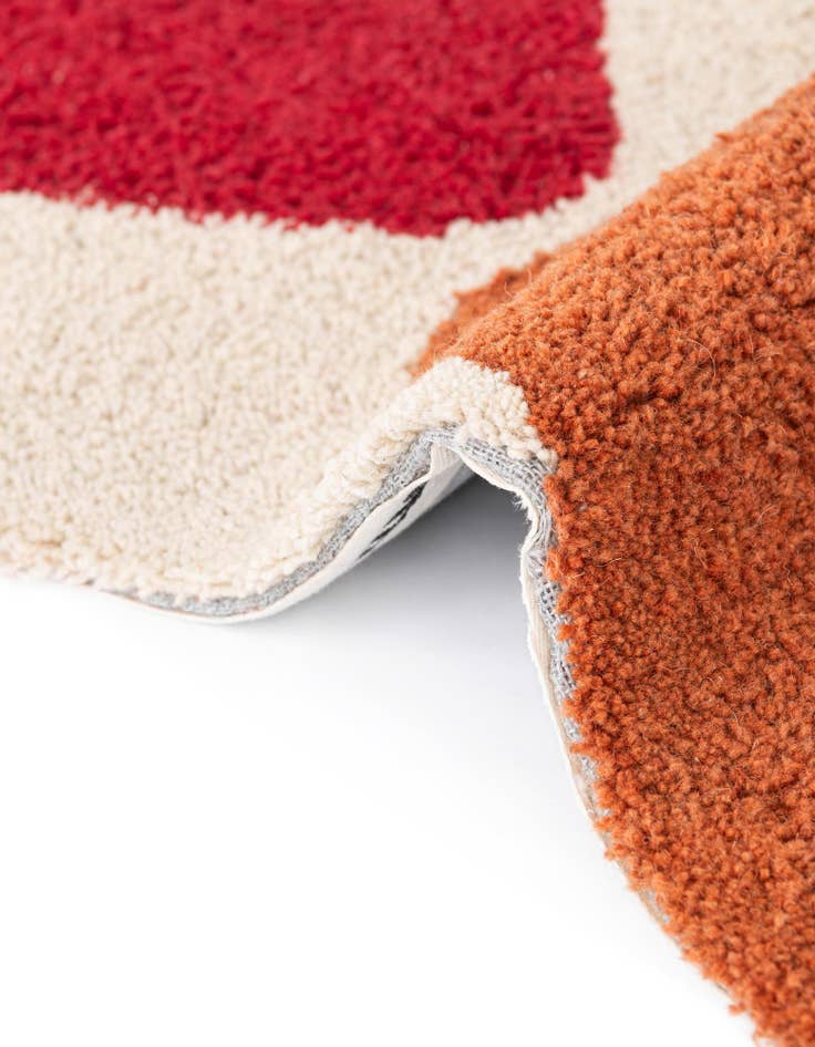 Detail image of  4' 1 x 6' 1 Handtufted Wool Freeform Rug