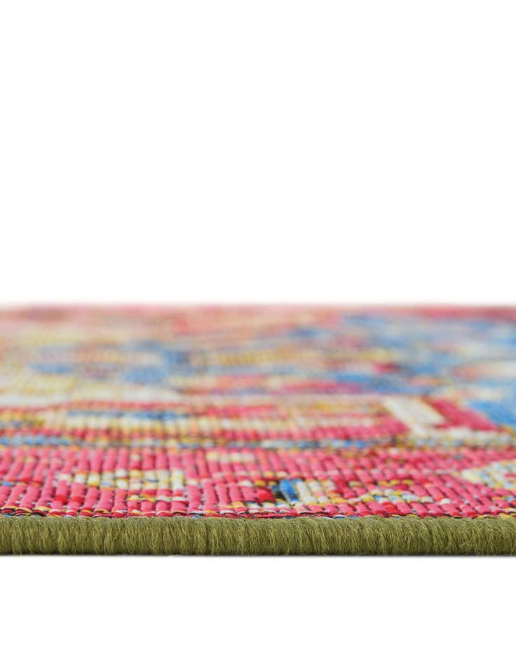 Detail image of  7' 10 x 7' 10  Washable Traditional Indoor / Outdoor Octagon Rug