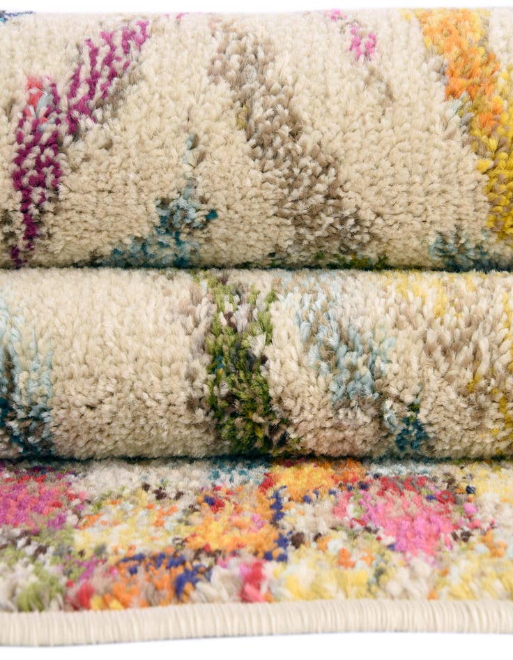 Detail image of  5' 3 x 5' 3  Washable Vivid Octagon Rug