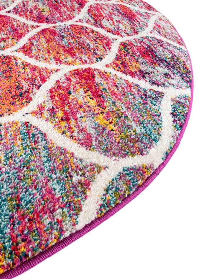 Detail image of  4' x 6' Lattice Frieze Oval Rug