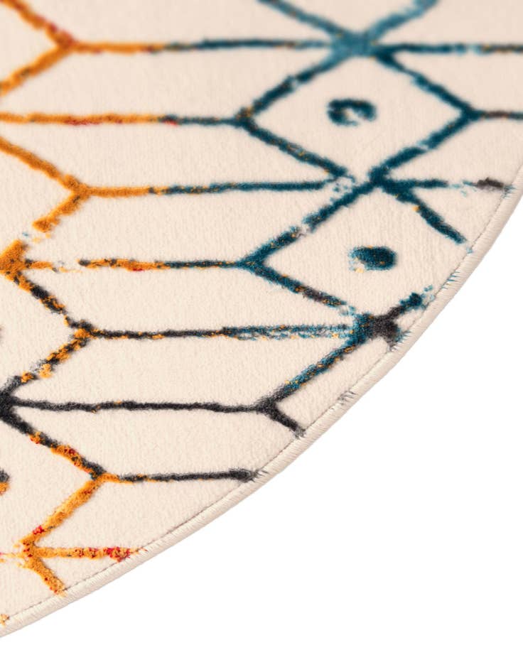 Detail image of  5' 3 x 8' Lattice Trellis Oval Rug