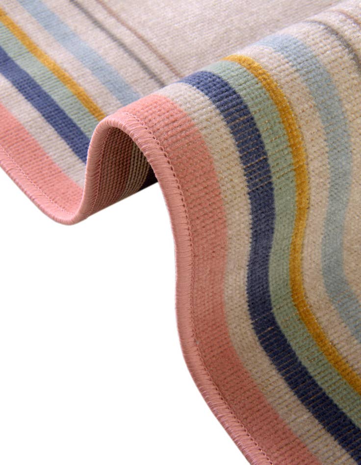 Detail image of 8' x 10' Lotus Oval Rug