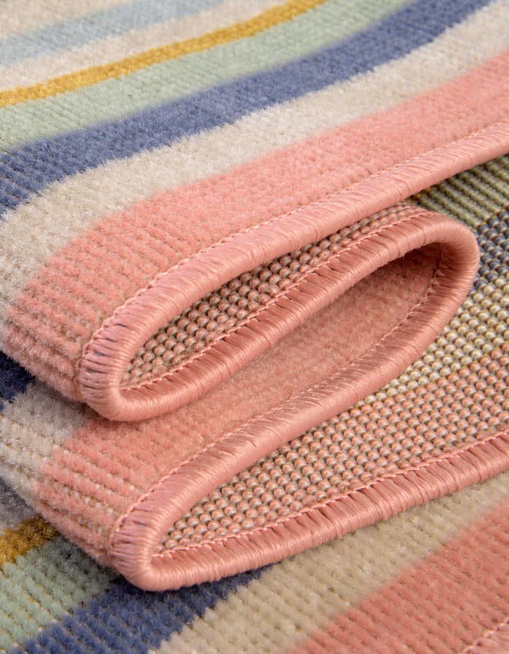 Detail image of 8' x 10' Lotus Oval Rug