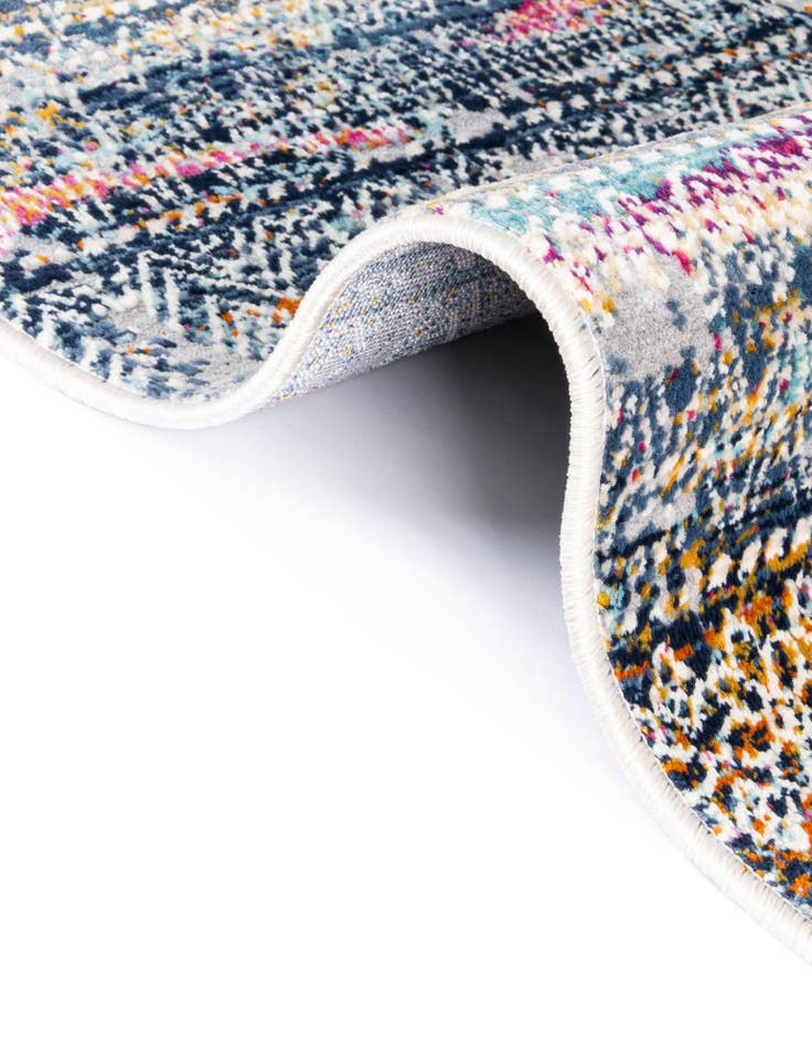 Detail image of  3' 7 x 5' 3 Malibu Oval Rug