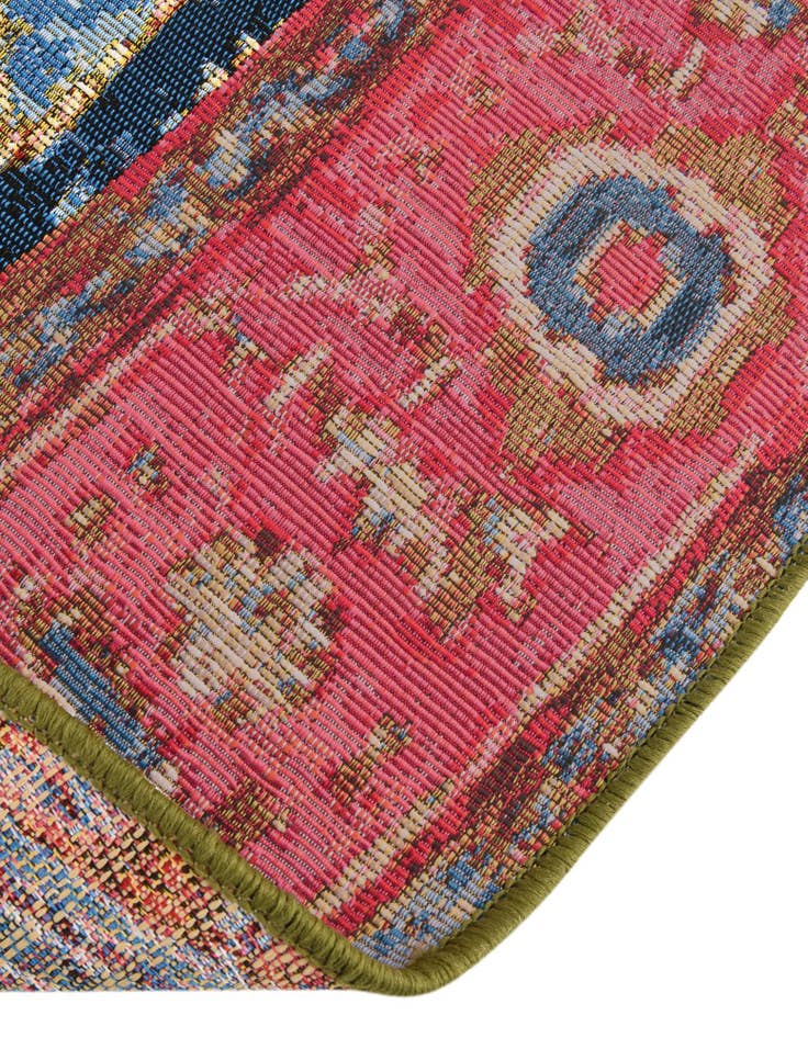 Detail image of  7' 10 x 10'  Washable Traditional Indoor / Outdoor Oval Rug