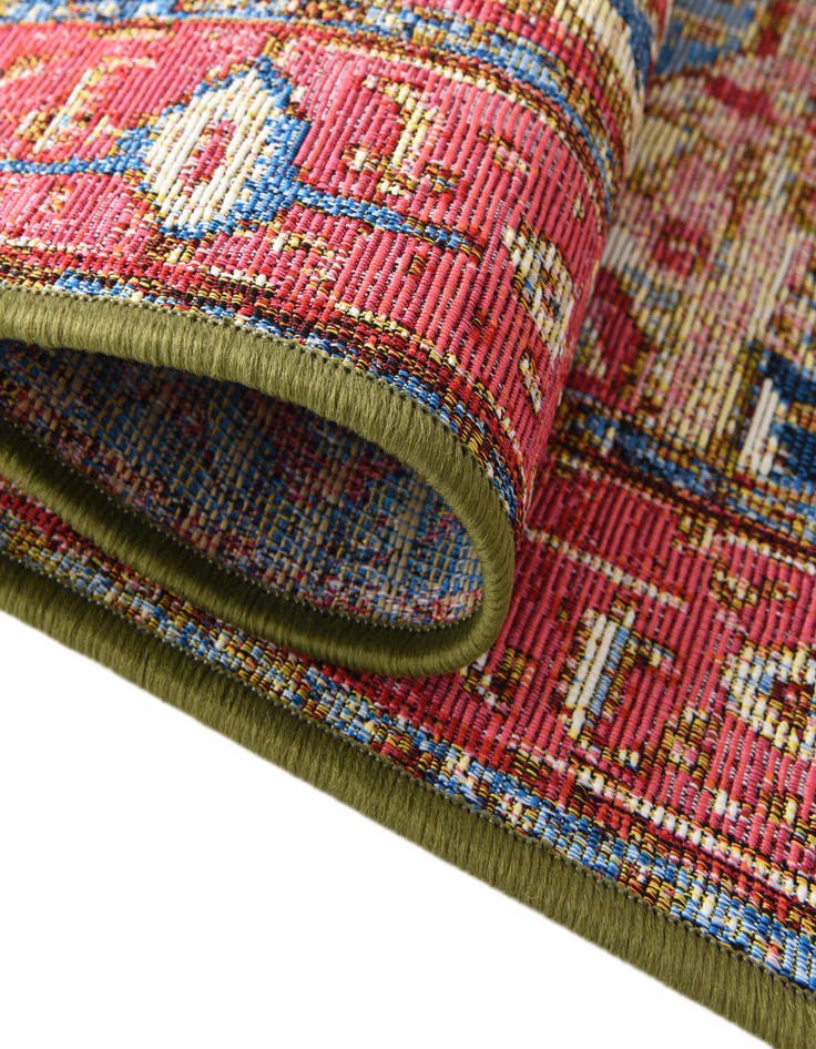 Detail image of  7' 10 x 10'  Washable Traditional Indoor / Outdoor Oval Rug