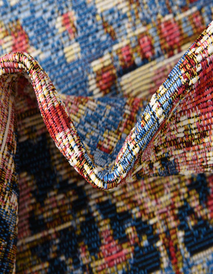 Detail image of  7' 10 x 10'  Washable Traditional Indoor / Outdoor Oval Rug