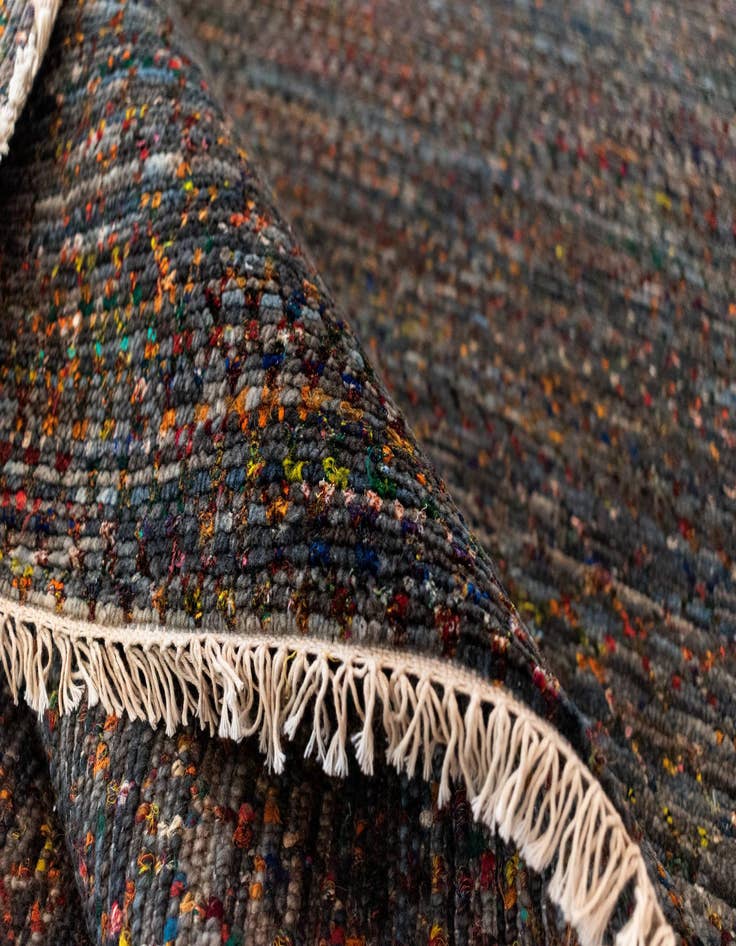 Detail image of  6' 7 x 10' Agra Wool Rug