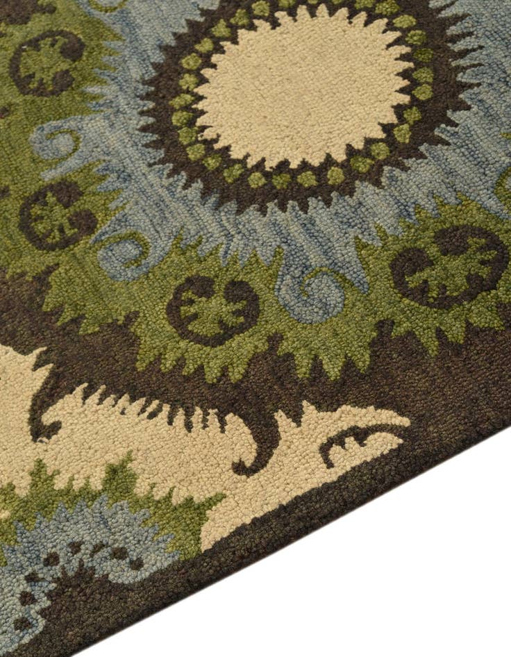 Detail image of  5' 1 x 8' Agra Rug