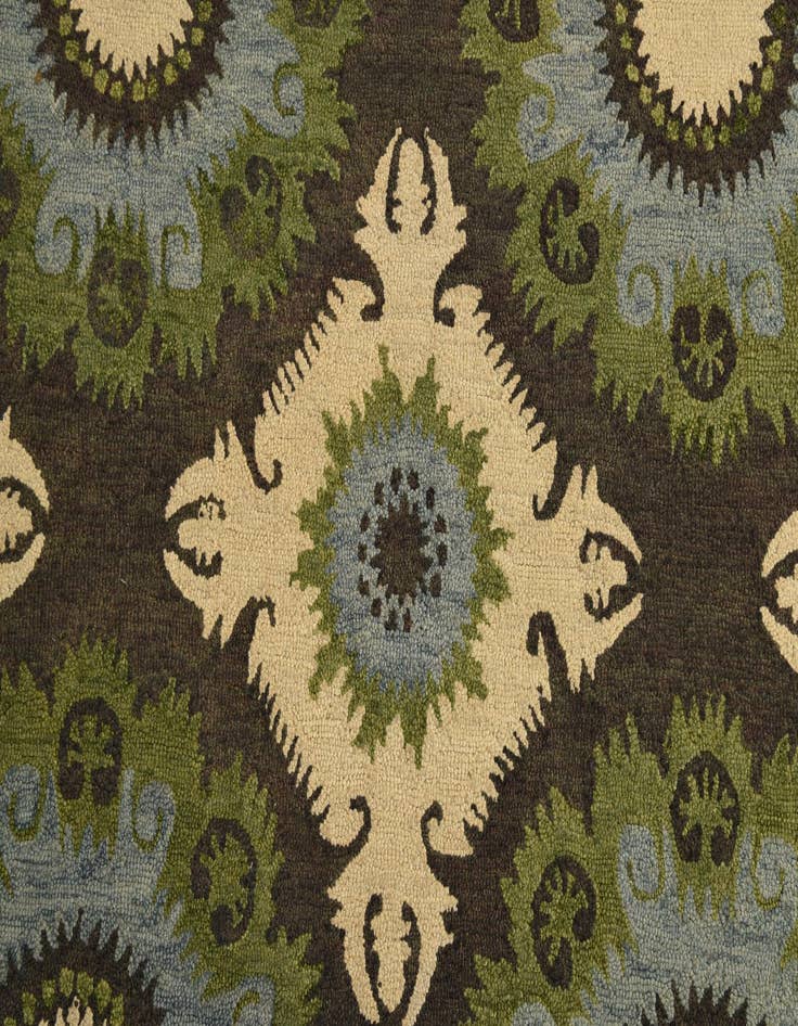 Detail image of  5' 1 x 8' Agra Rug