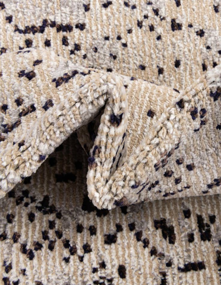 Detail image of  4' x 6' Amulet Rug