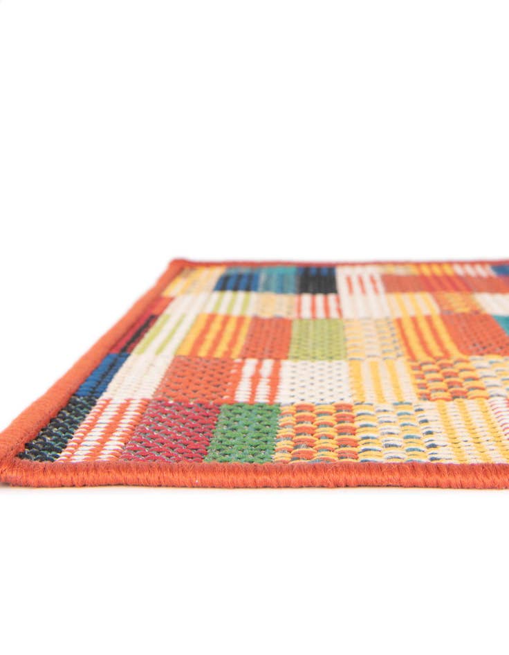 Detail image of  2' x 3' 1  Washable Baja Indoor / Outdoor Rug