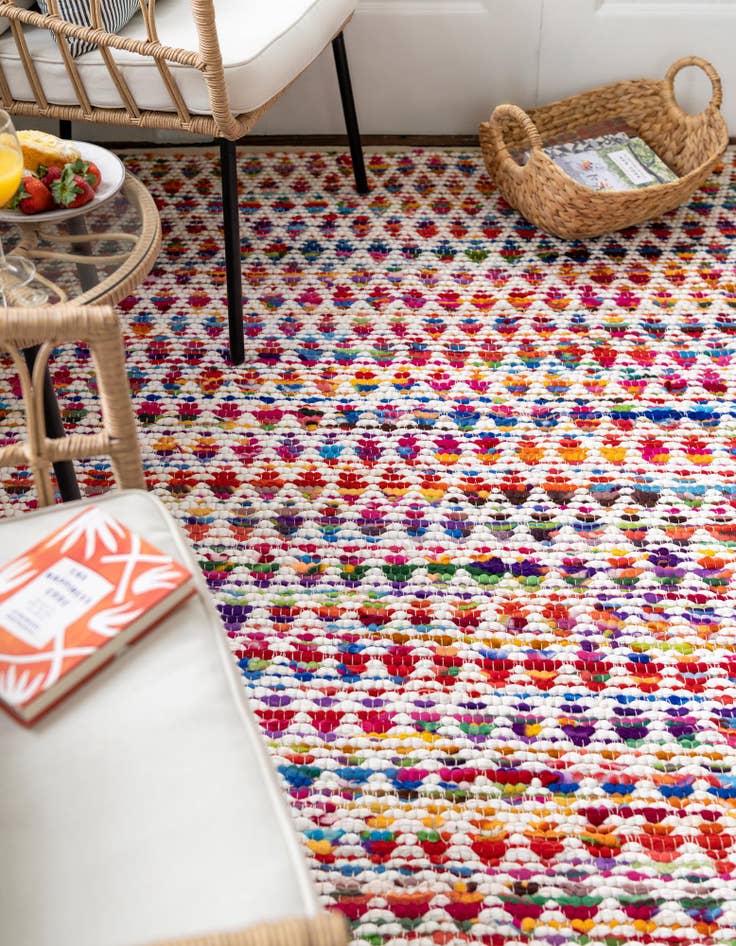 Detail image of  5' 1 x 8'  Hand Woven Braided Chindi Rug