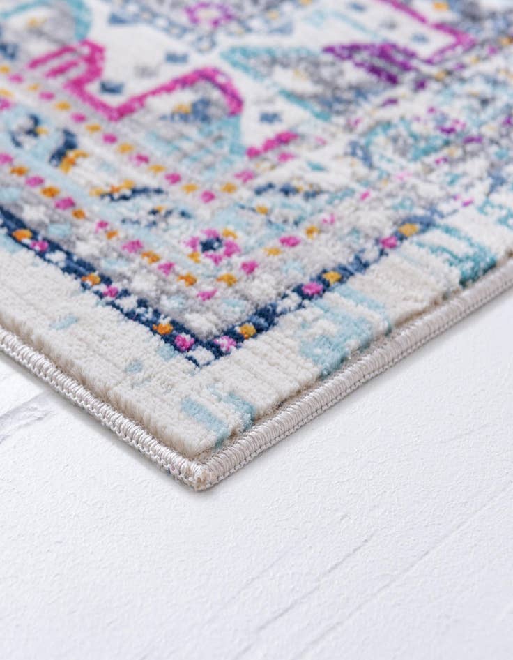 Detail image of  5' x 7' 10 Budapest Rug