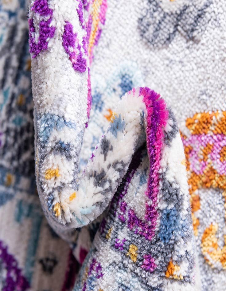 Detail image of  5' x 7' 10 Budapest Rug