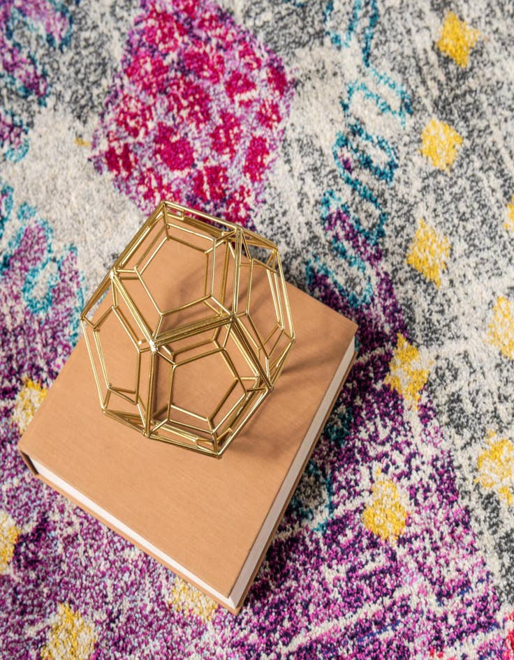 Detail image of  4' x 6'  Washable Carnevale Rug