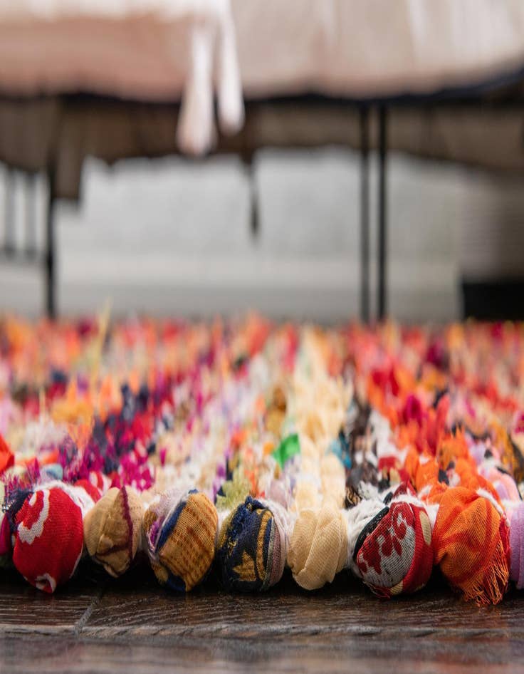 Detail image of  5' 1 x 8'  Hand Woven Chindi Chevron Rug