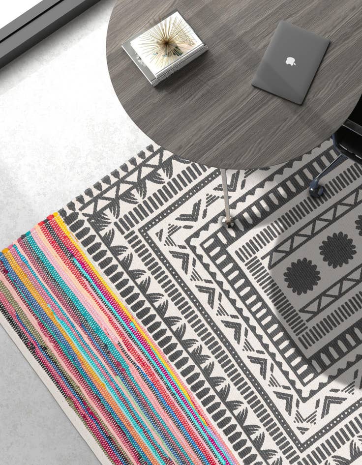 Detail image of  7' 10 x 10'  Hand Braided Chindi Cotton Rug