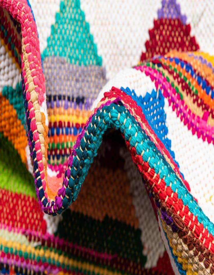 Detail image of  5' 1 x 8'  Hand Woven Chindi Trellis Rug