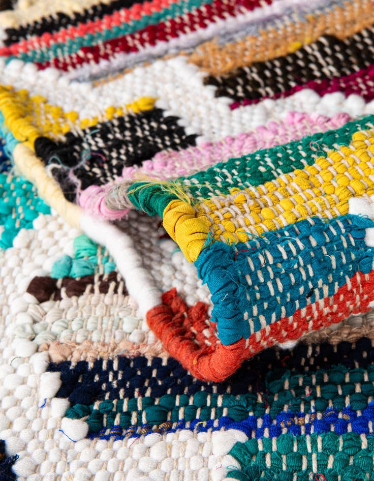 Detail image of  5' 1 x 8'  Hand Woven Chindi Trellis Rug