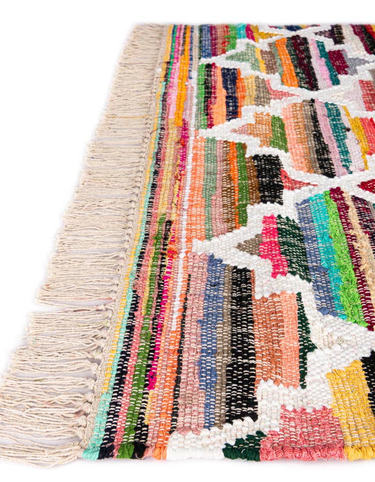 Detail image of  5' 1 x 8'  Hand Woven Chindi Trellis Rug