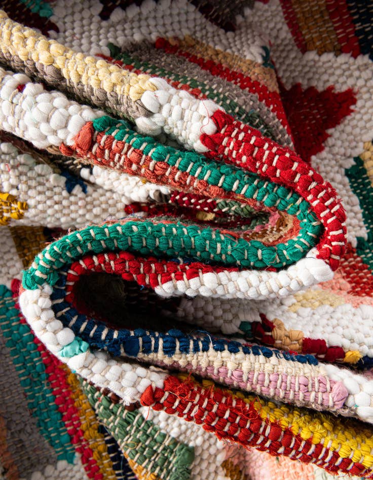 Detail image of  5' 1 x 8'  Hand Woven Chindi Trellis Rug