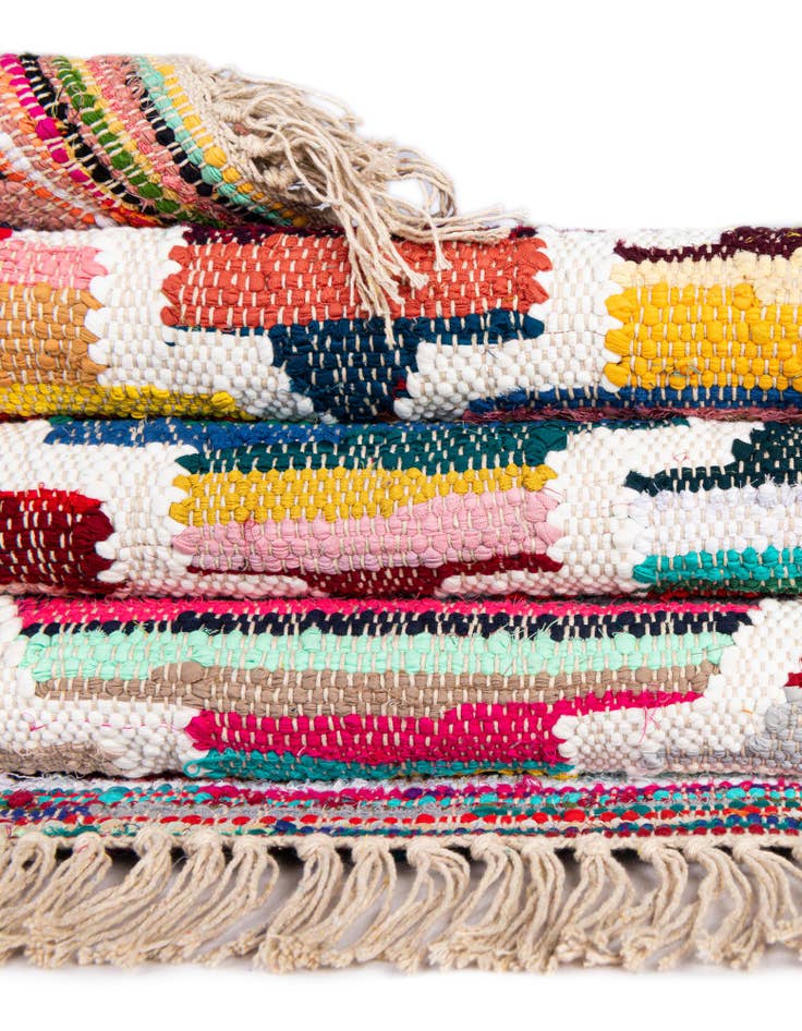 Detail image of  5' 1 x 8'  Hand Woven Chindi Trellis Rug