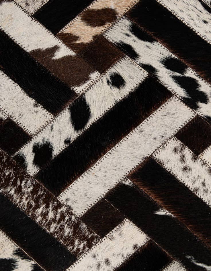 Detail image of  5' 1 x 8' Cowhide - Patchwork Rug
