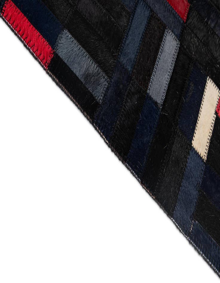 Detail image of  5' 1 x 8' Cowhide - Patchwork Rug