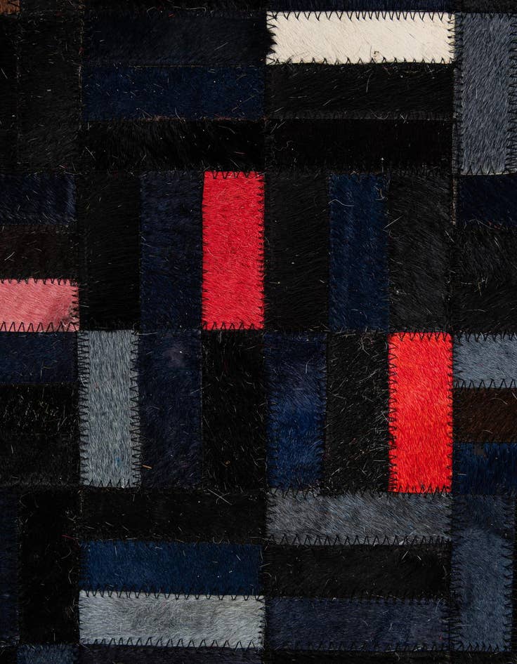 Detail image of  5' 1 x 8' Cowhide - Patchwork Rug